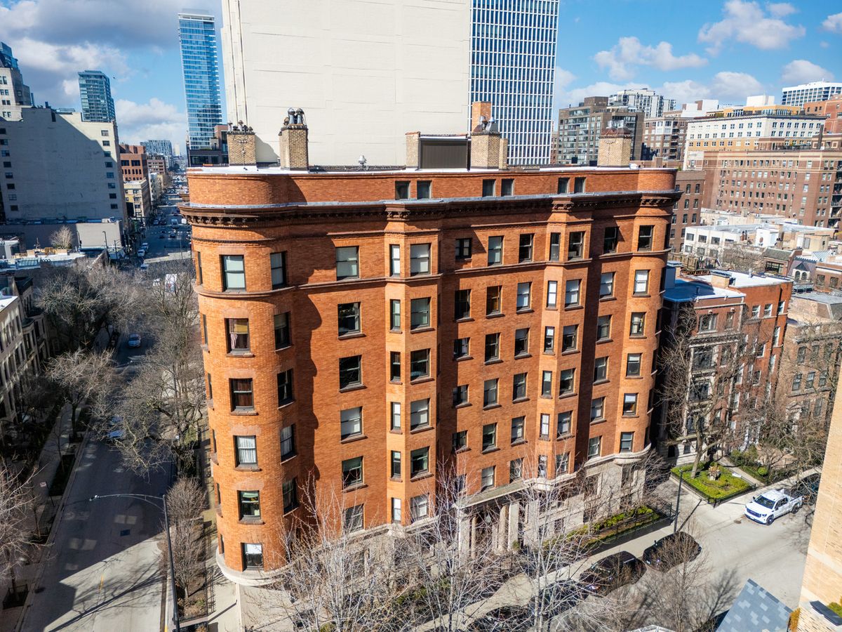 1210 Astor Street, Chicago, IL 60610