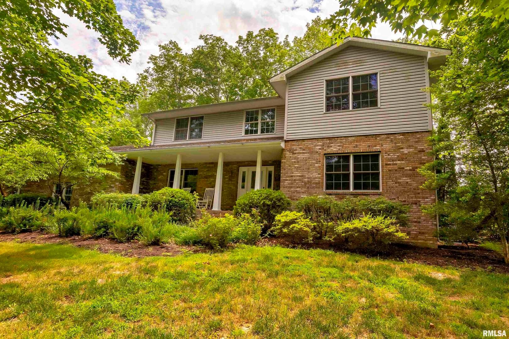 1127 Cedar Ridge Lane — Carbondale, IL 62901