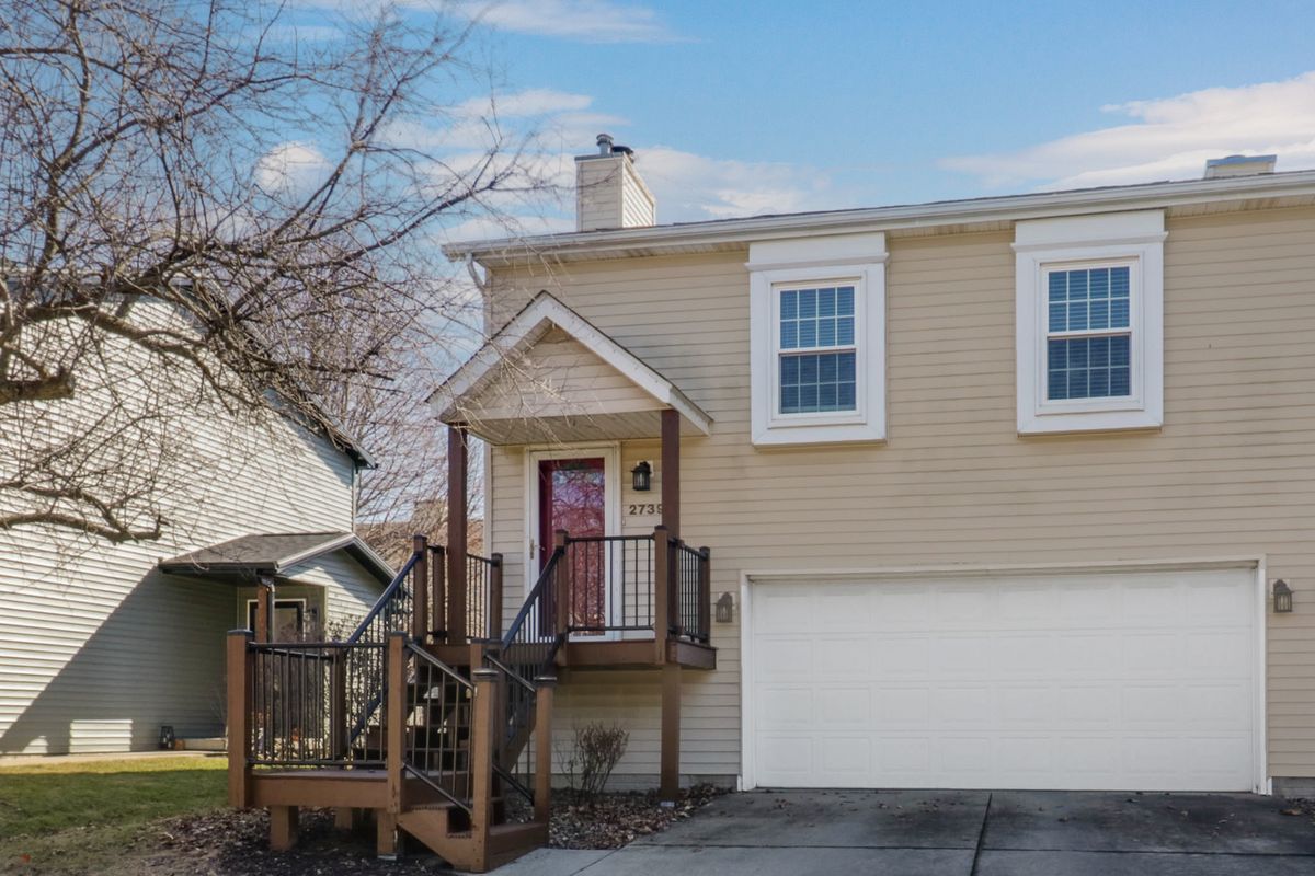 2739 Arrowhead Drive, Bloomington, IL 61704