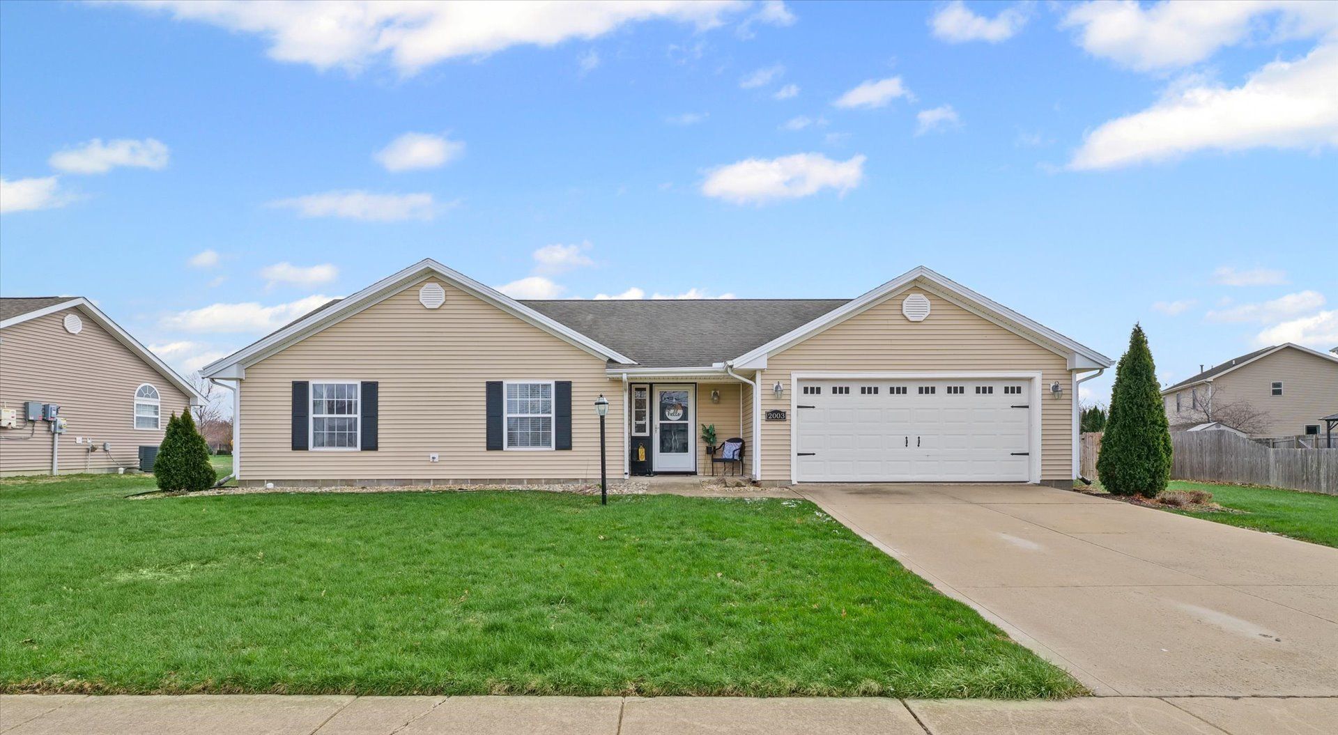 2003 Macintosh Lane — Monticello, IL 61856