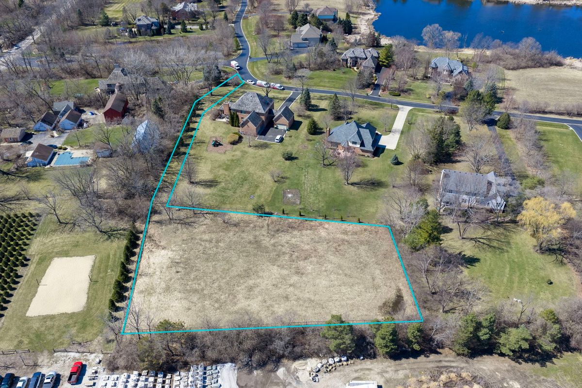 6856 Ellis Drive, Long Grove, IL 60047