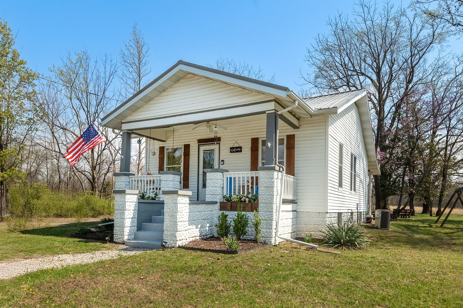 2041 S Illinois Avenue — Carbondale, IL 62903