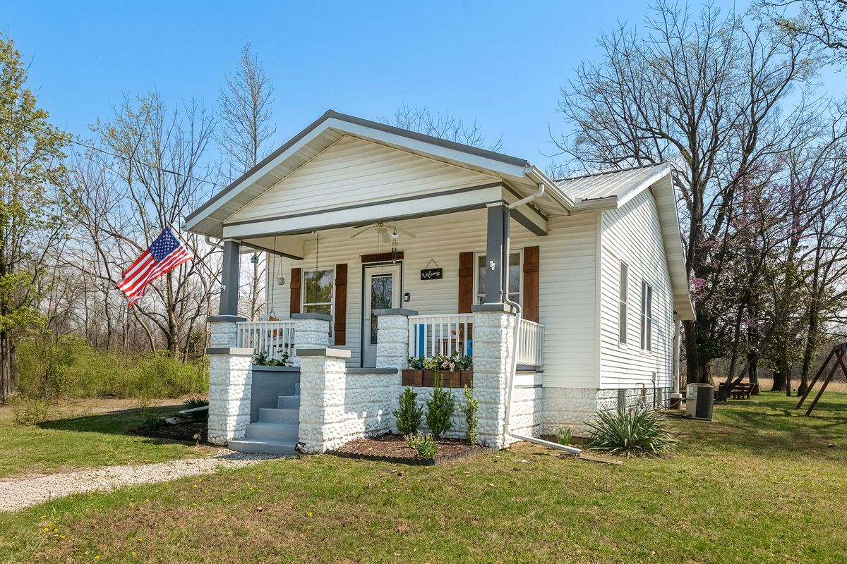 2041 Illinois Avenue, Carbondale, IL 62903