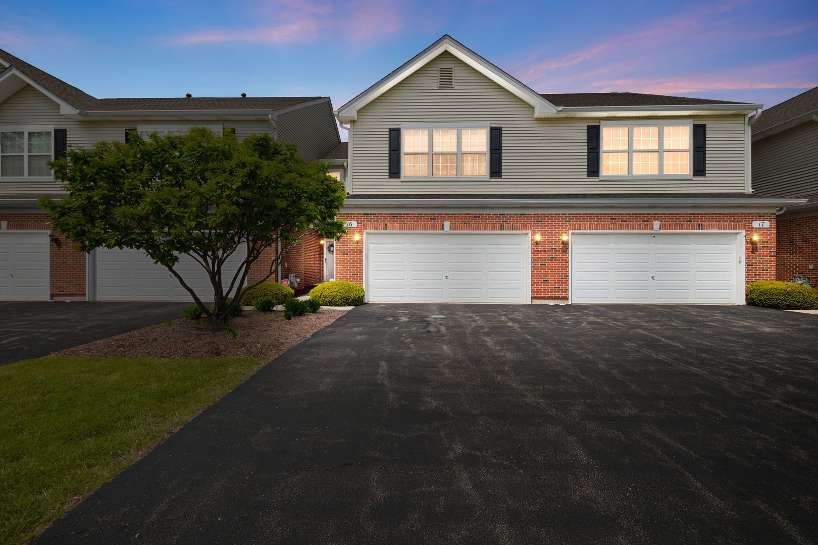 16 Black Oak Court — Bolingbrook, IL 60490