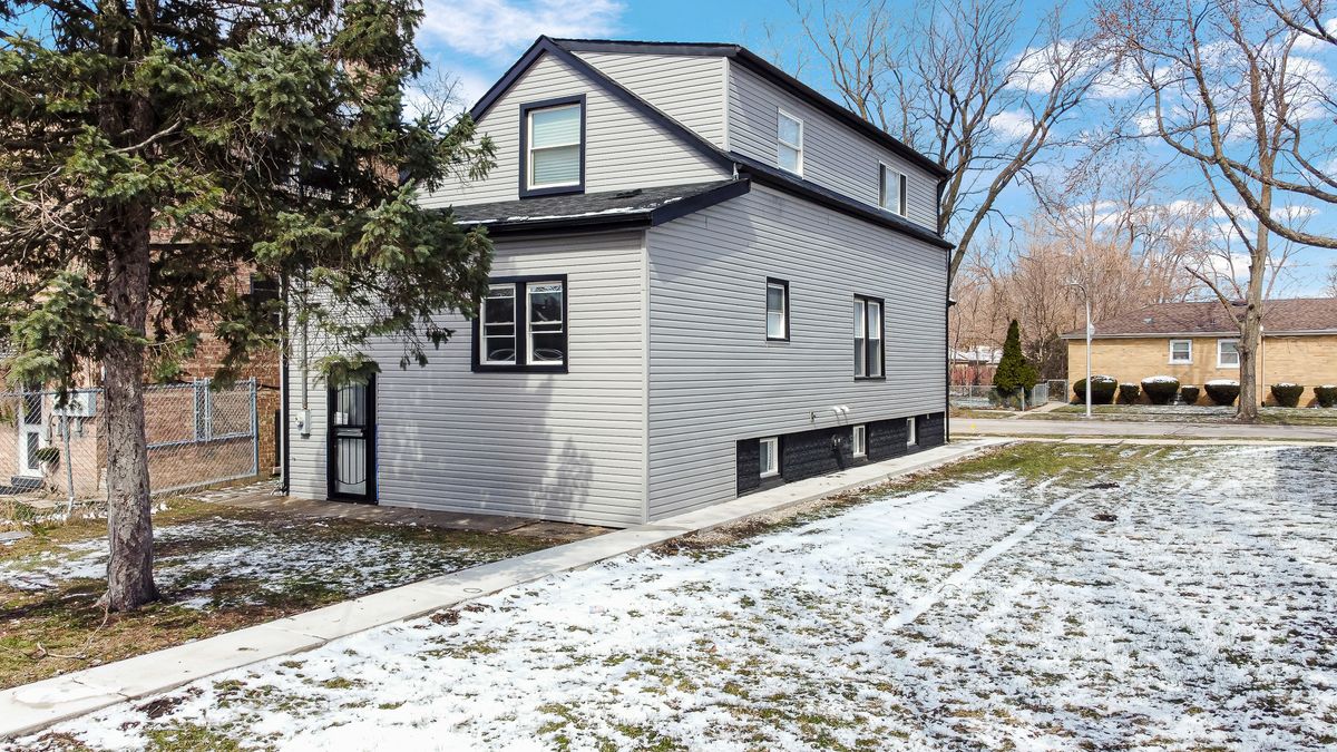 1005 W 123rd Street, Calumet Park, IL 60827