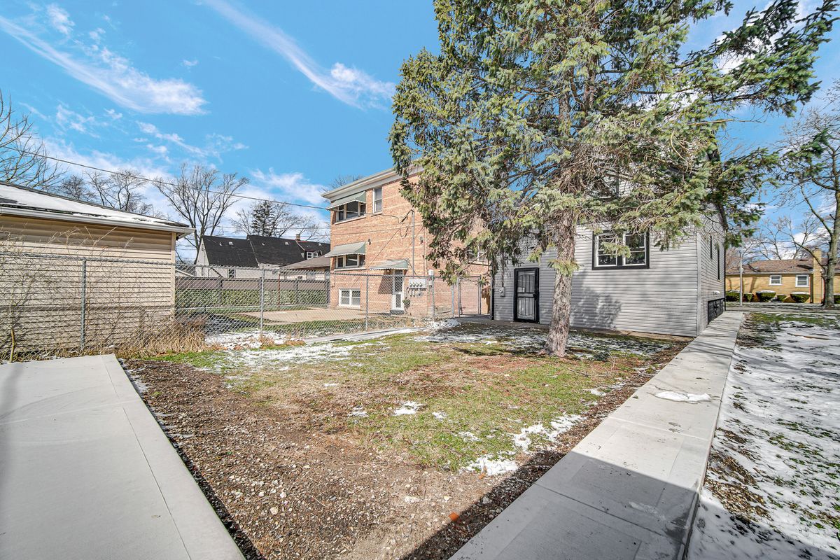 1005 W 123rd Street, Calumet Park, IL 60827