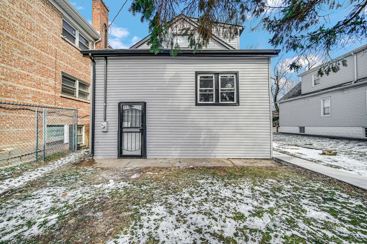 1005 W 123rd Street, Calumet Park, IL 60827