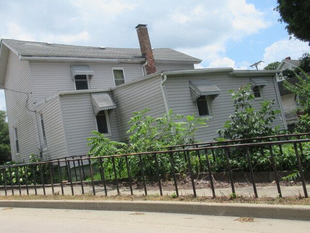 233 Buena Vista Street, Paris, IL 61944