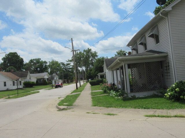233 Buena Vista Street, Paris, IL 61944