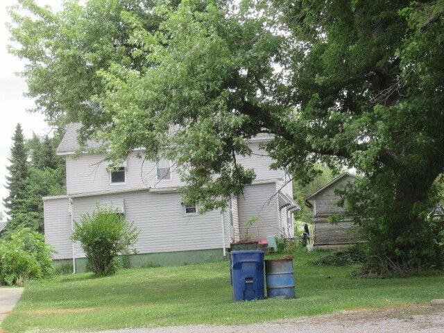 233 Buena Vista Street, Paris, IL 61944