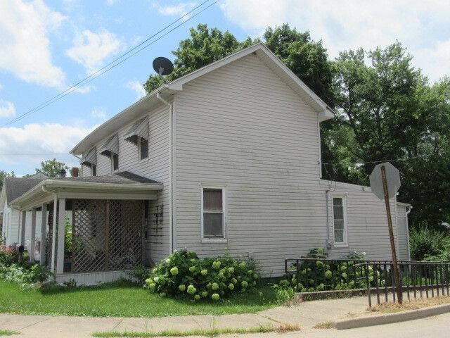 233 Buena Vista Street, Paris, IL 61944
