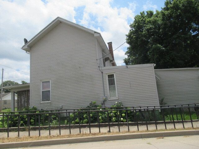 233 Buena Vista Street, Paris, IL 61944