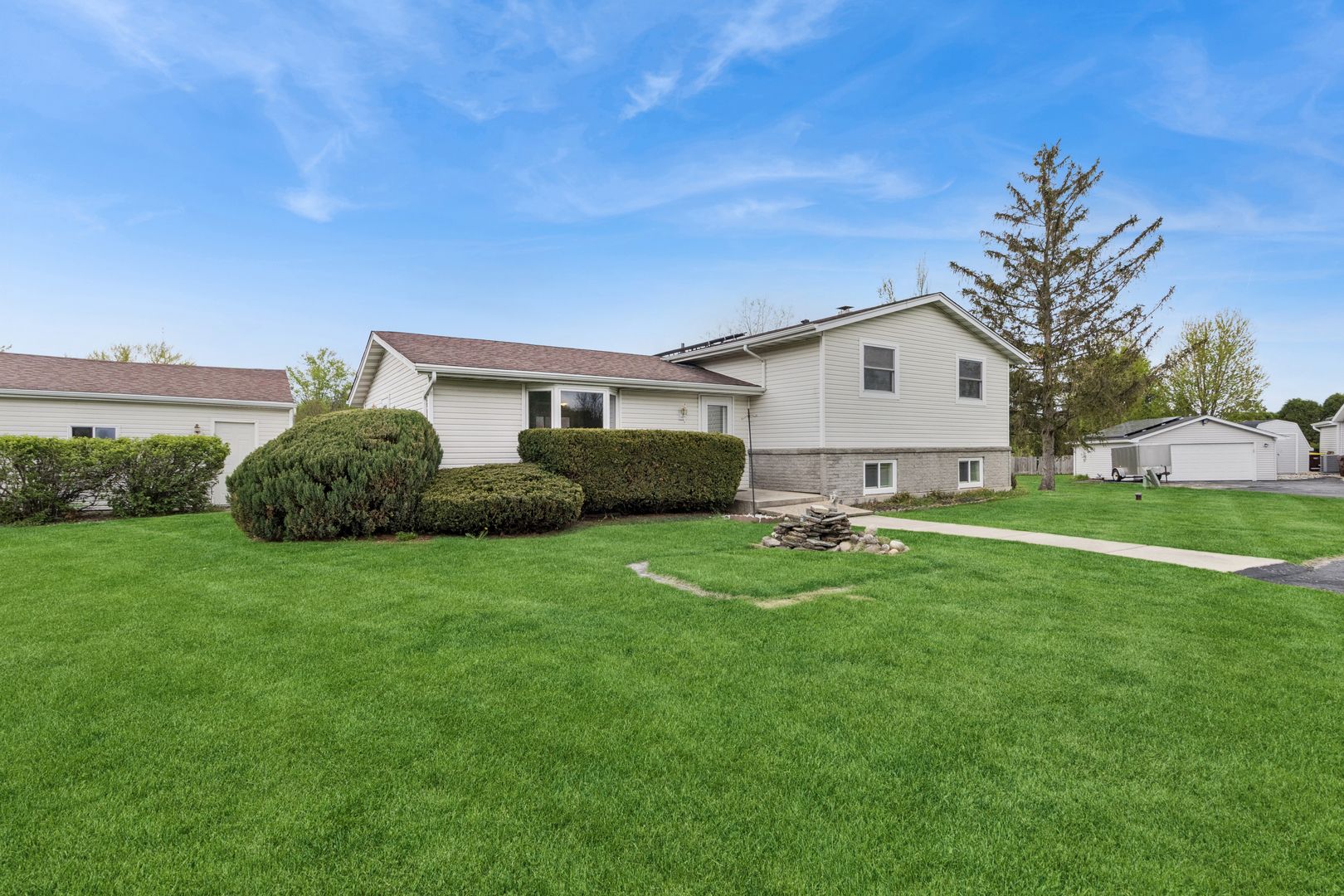 215 Tollview Court — Gilberts, IL 60136