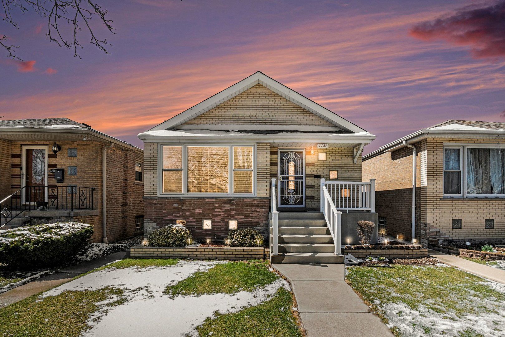 7726 S Troy Street — Chicago, IL 60652