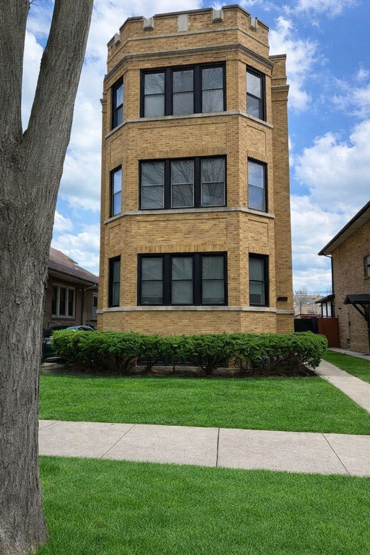 6509 Artesian Avenue — Chicago, IL 60645