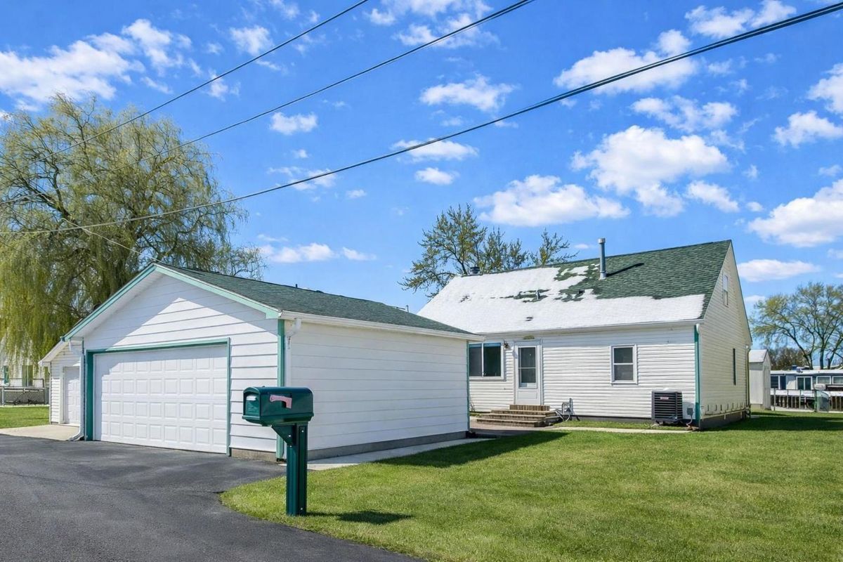 37464 TERRACE Lane, Spring Grove, IL 60081