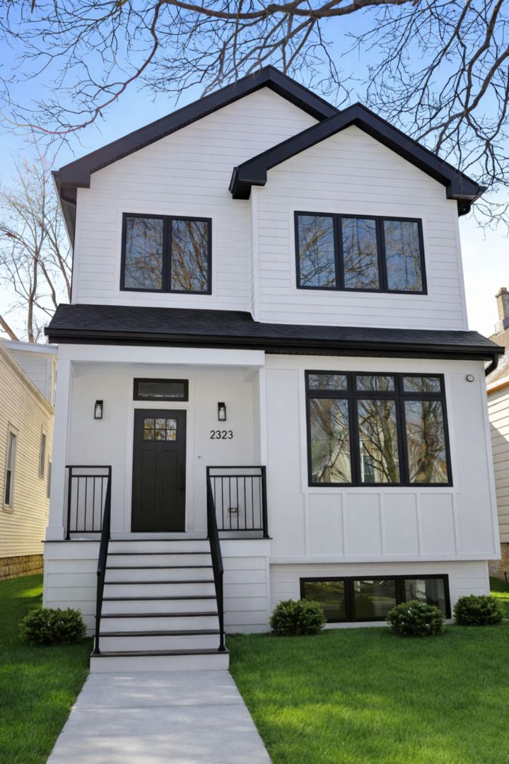 2323 Farragut Avenue, Chicago, IL 60625