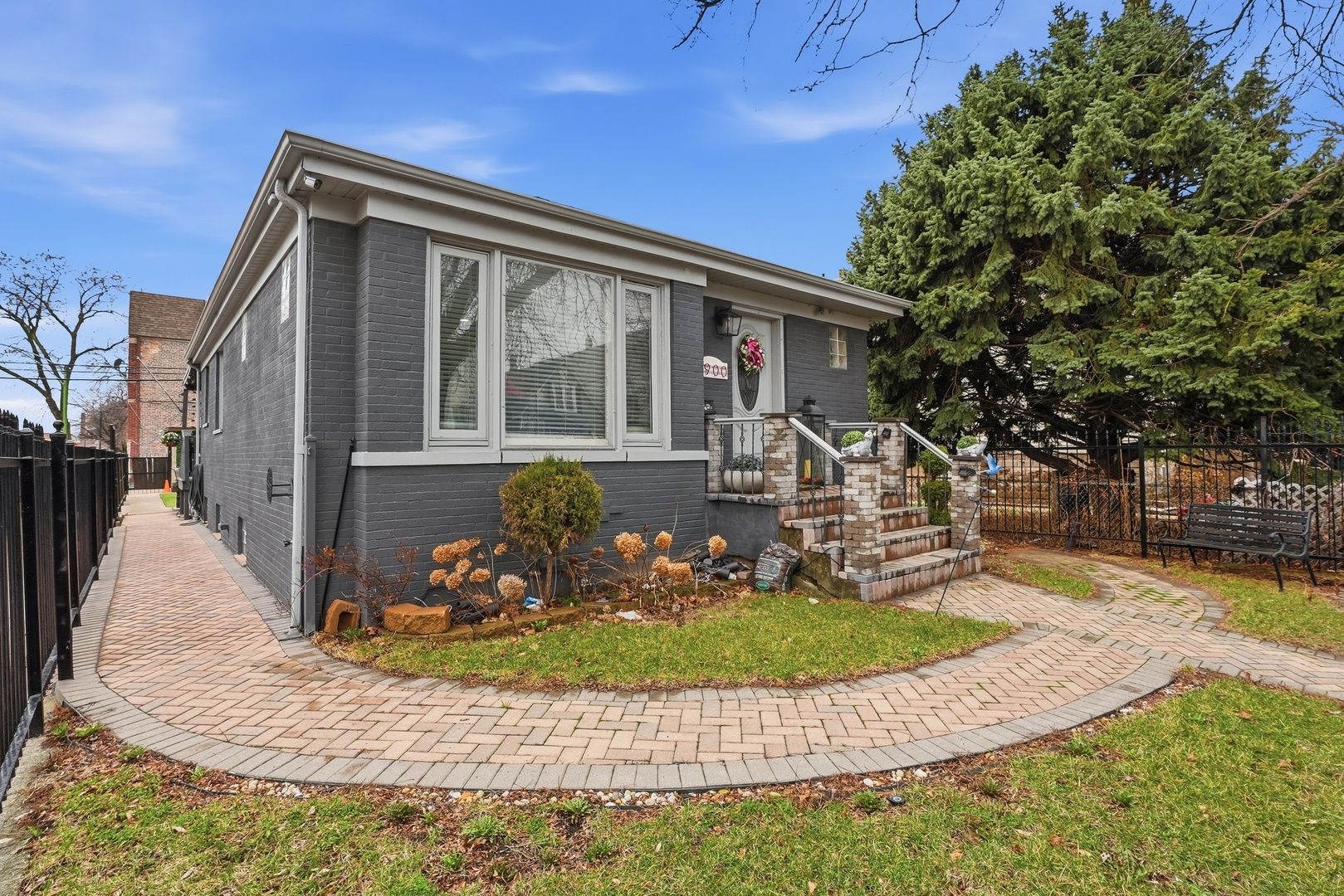 1900 N Kenneth Avenue — Chicago, IL 60639