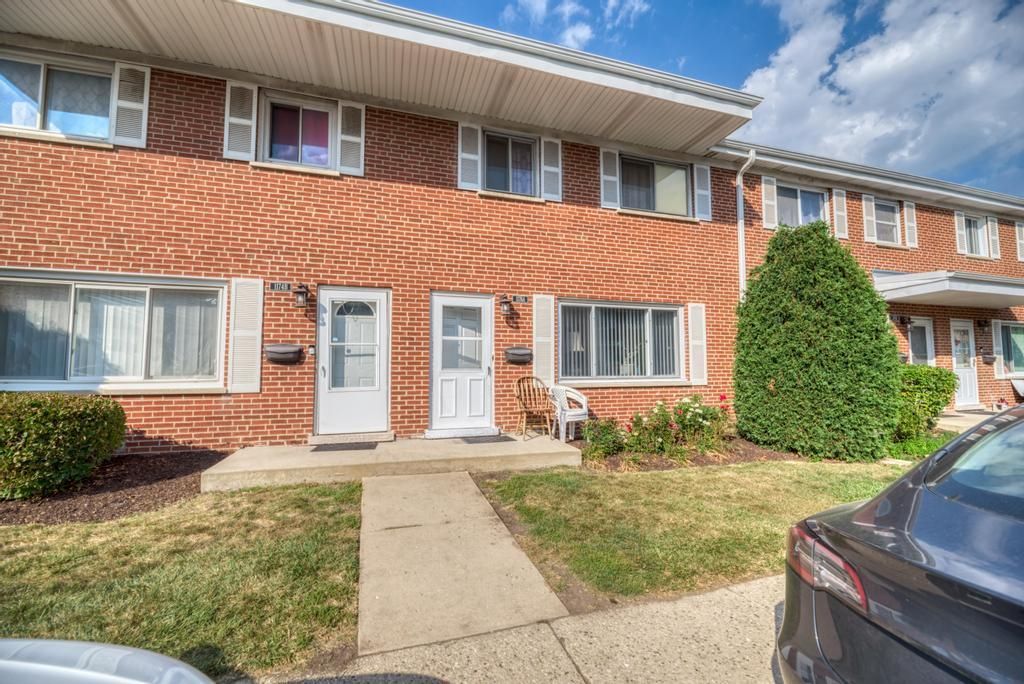 1176 Boxwood Drive, Mount Prospect, IL 60056