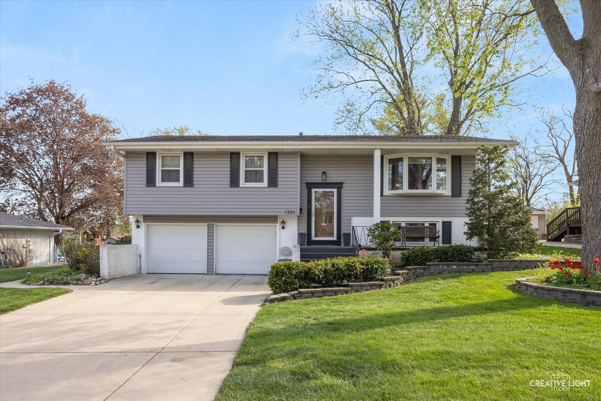 1321 Hampton Lane, Schaumburg, IL 60193