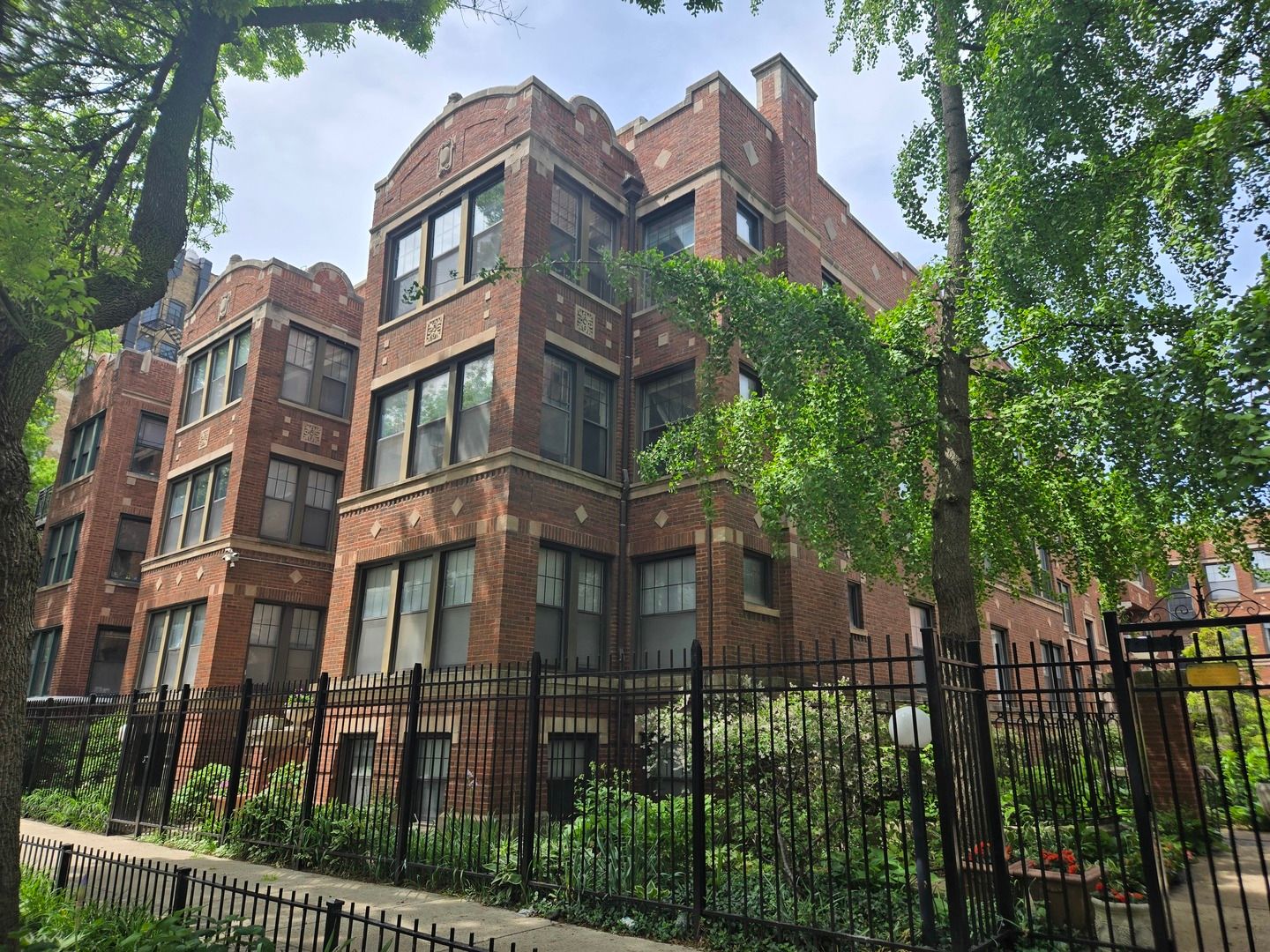 1130 W PRATT Boulevard #1N — Chicago, IL 60626