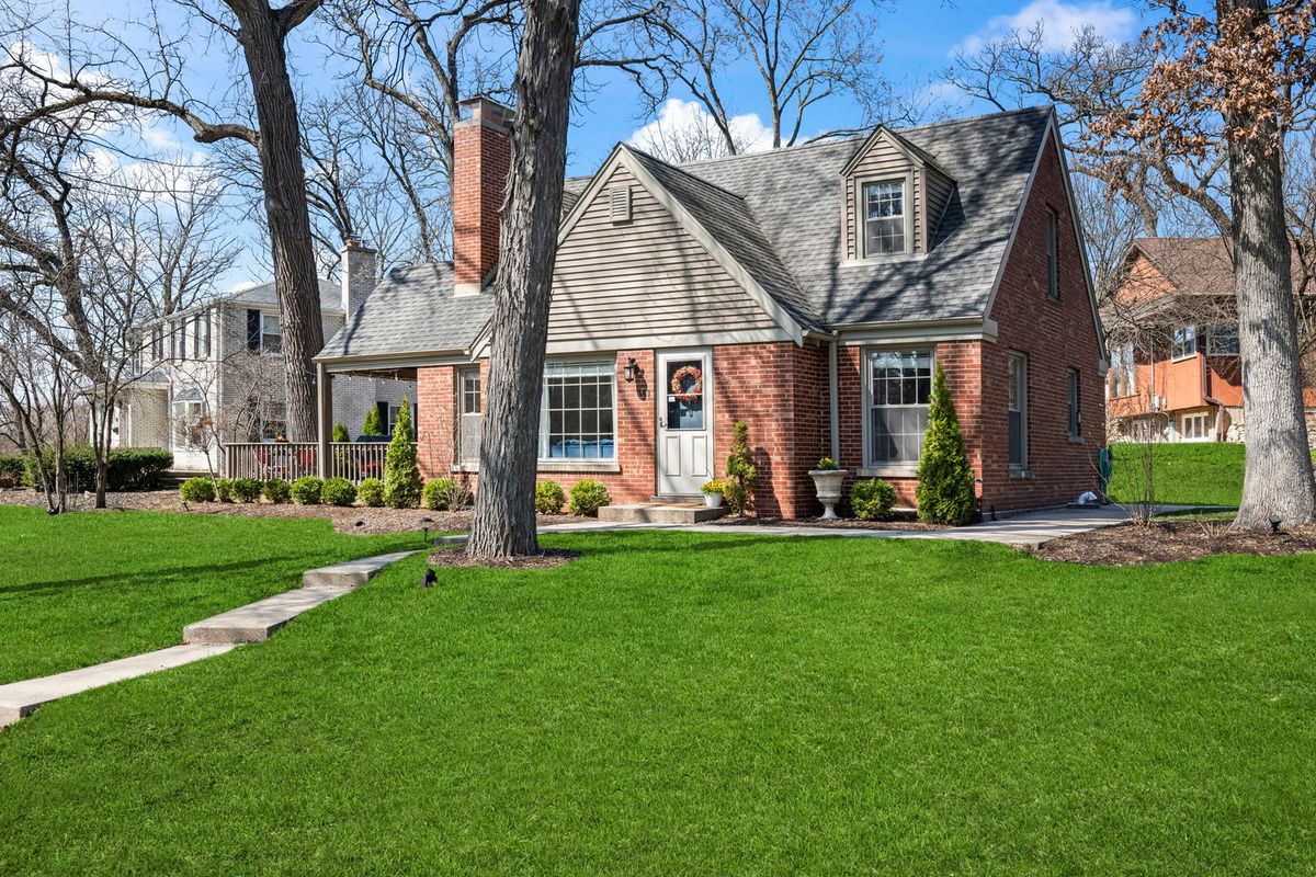 409 Valley Road, Itasca, IL 60143
