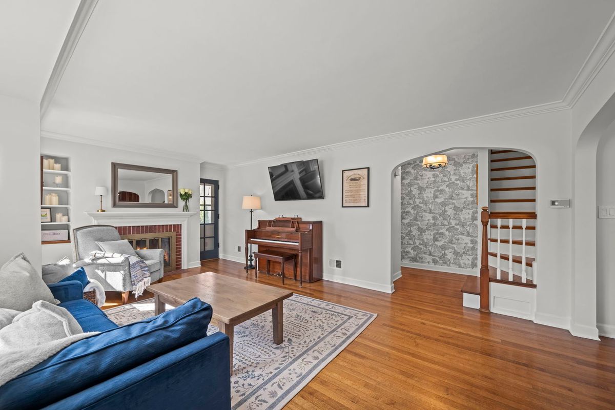 409 Valley Road, Itasca, IL 60143