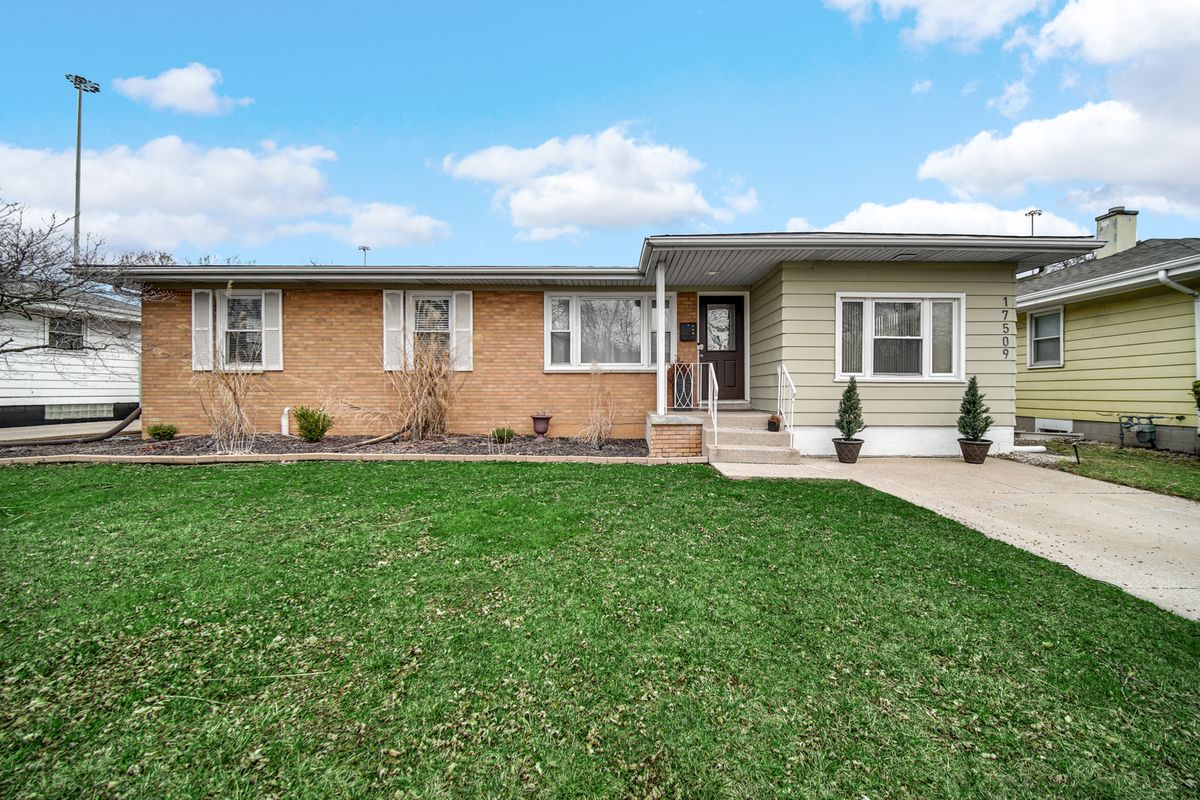 17509 Maple Avenue, Lansing, IL 60438