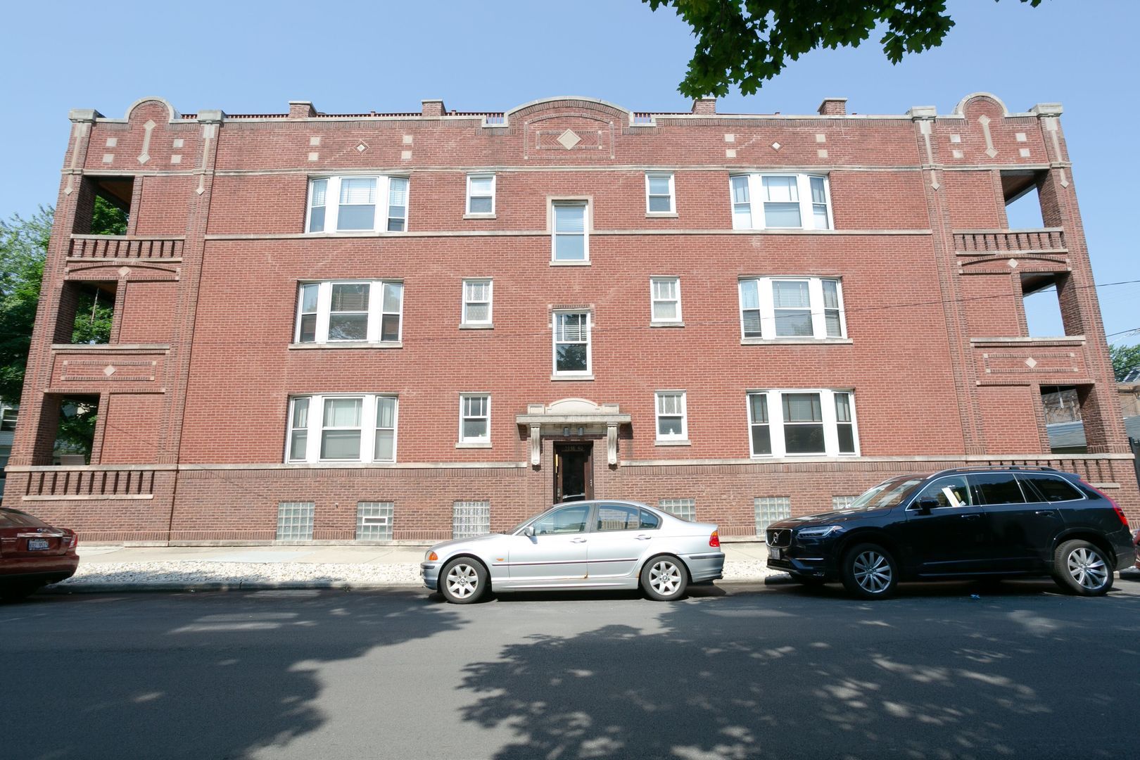 3338 N WOLCOTT Avenue #1 — Chicago, IL 60657