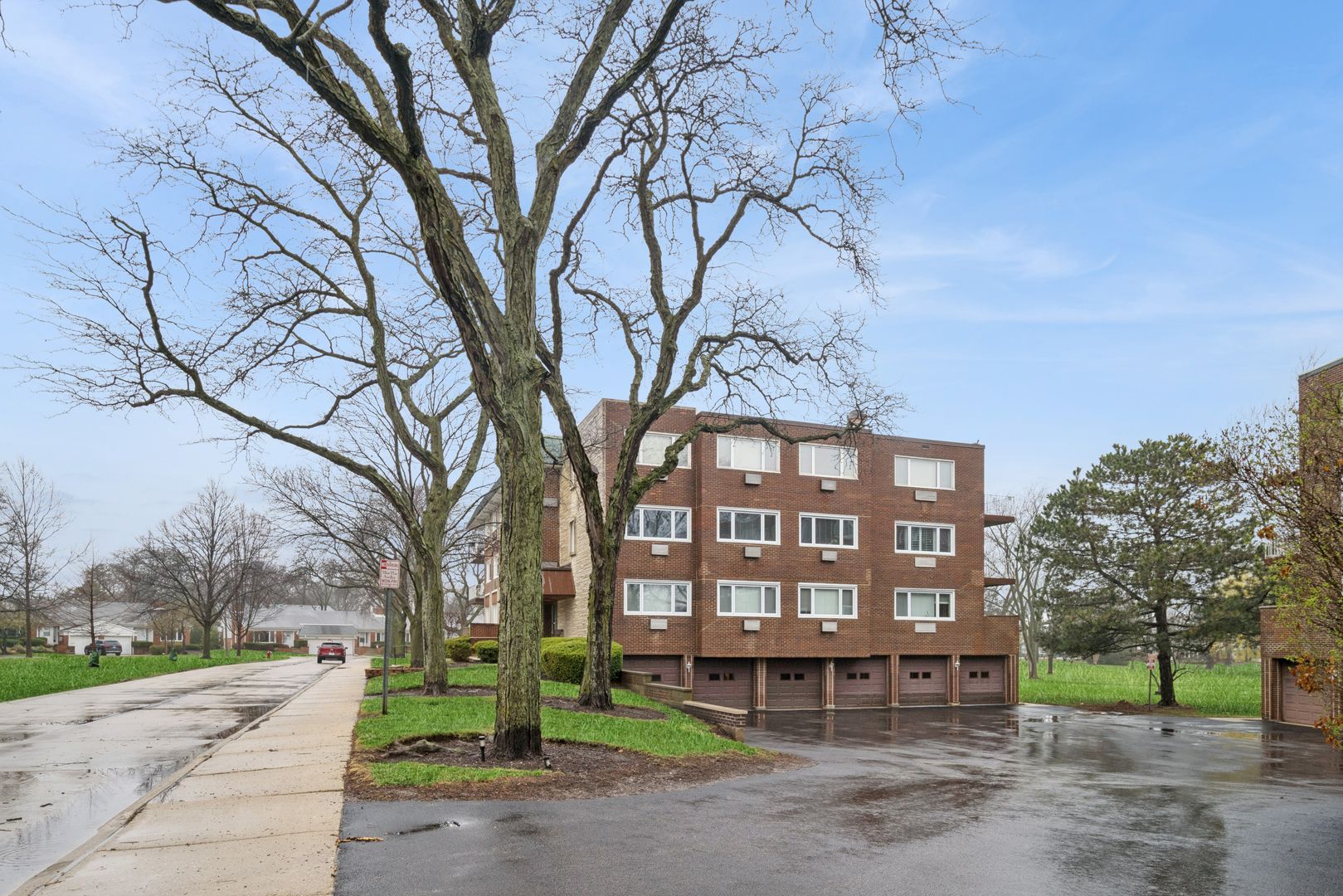 2700 E Bel Aire Drive #303 — Arlington Heights, IL 60004