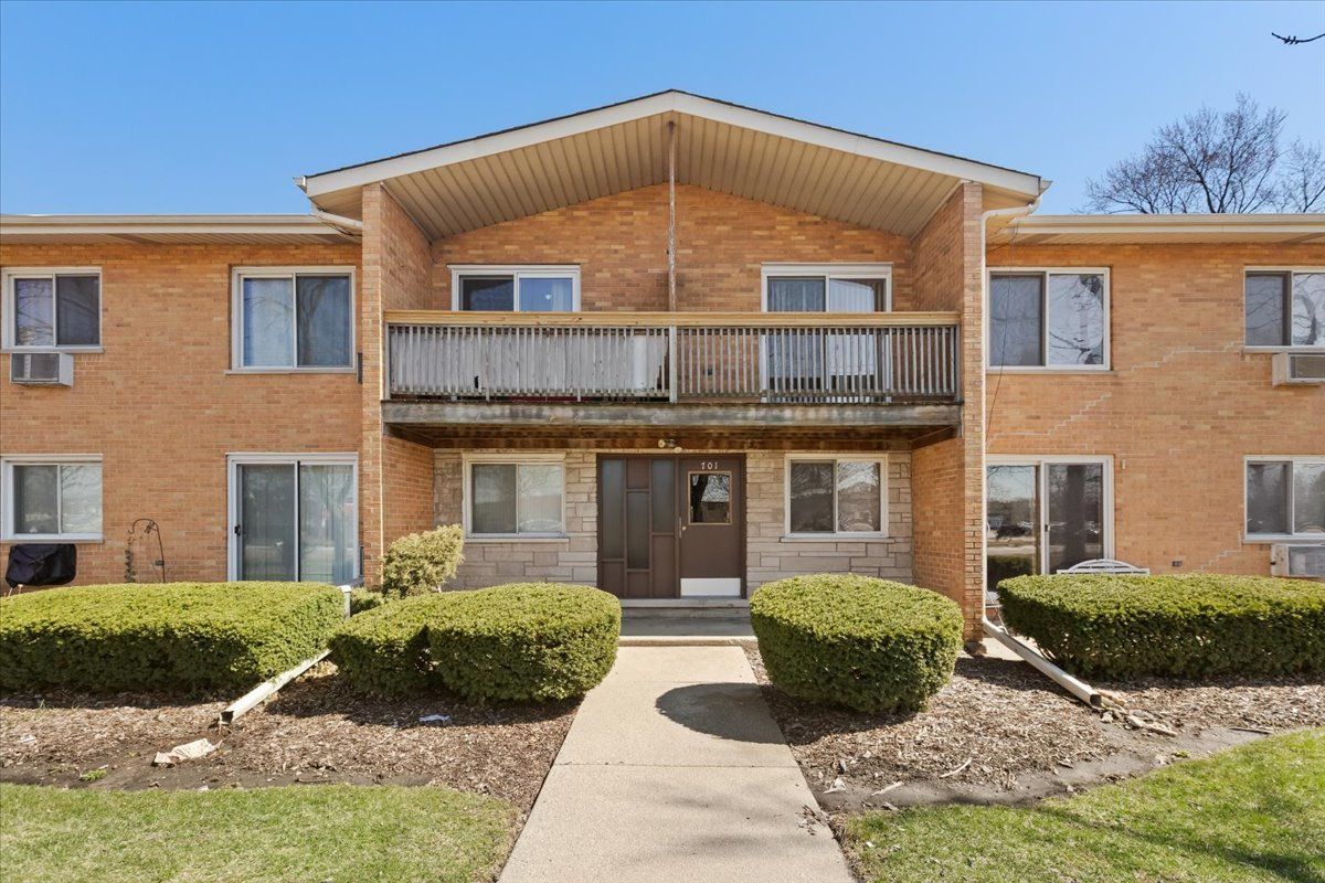 701 S Elmhurst Road #H — Des Plaines, IL 60016