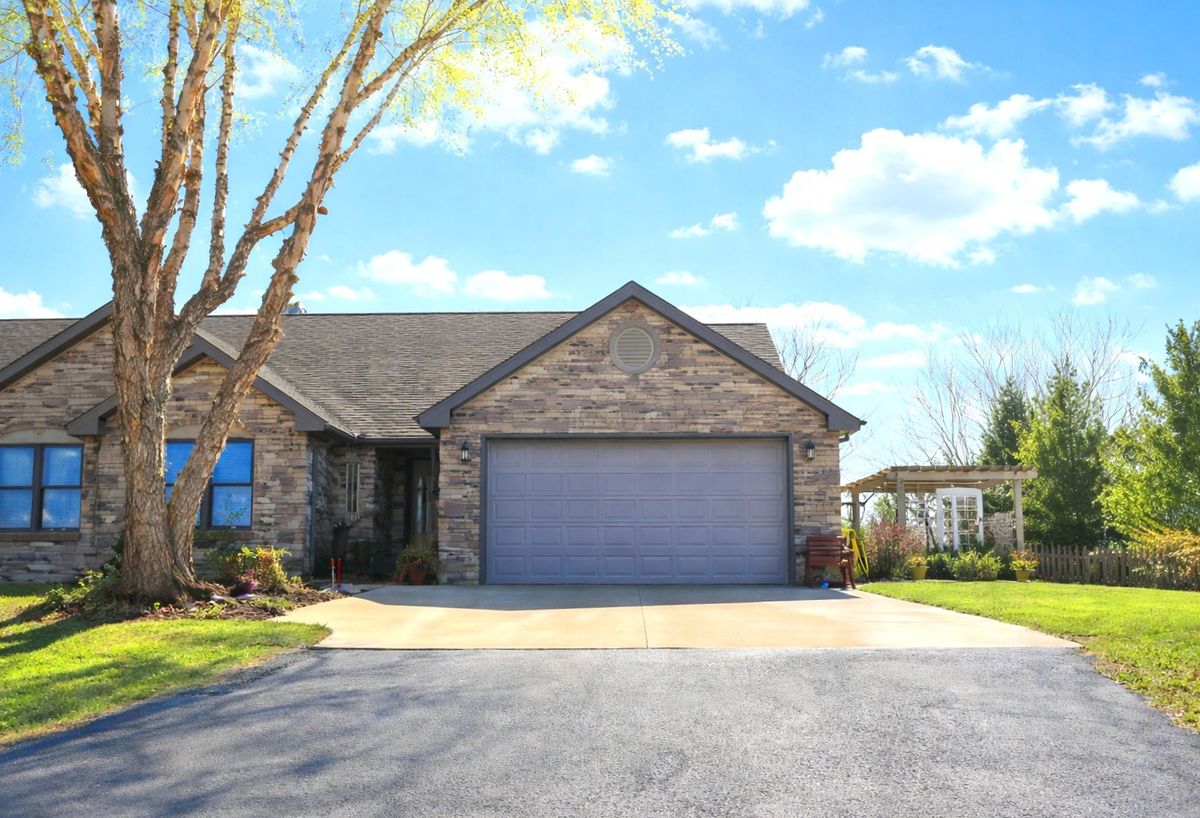 29194 Deer Valley Drive #A, Deer Grove, IL 61243