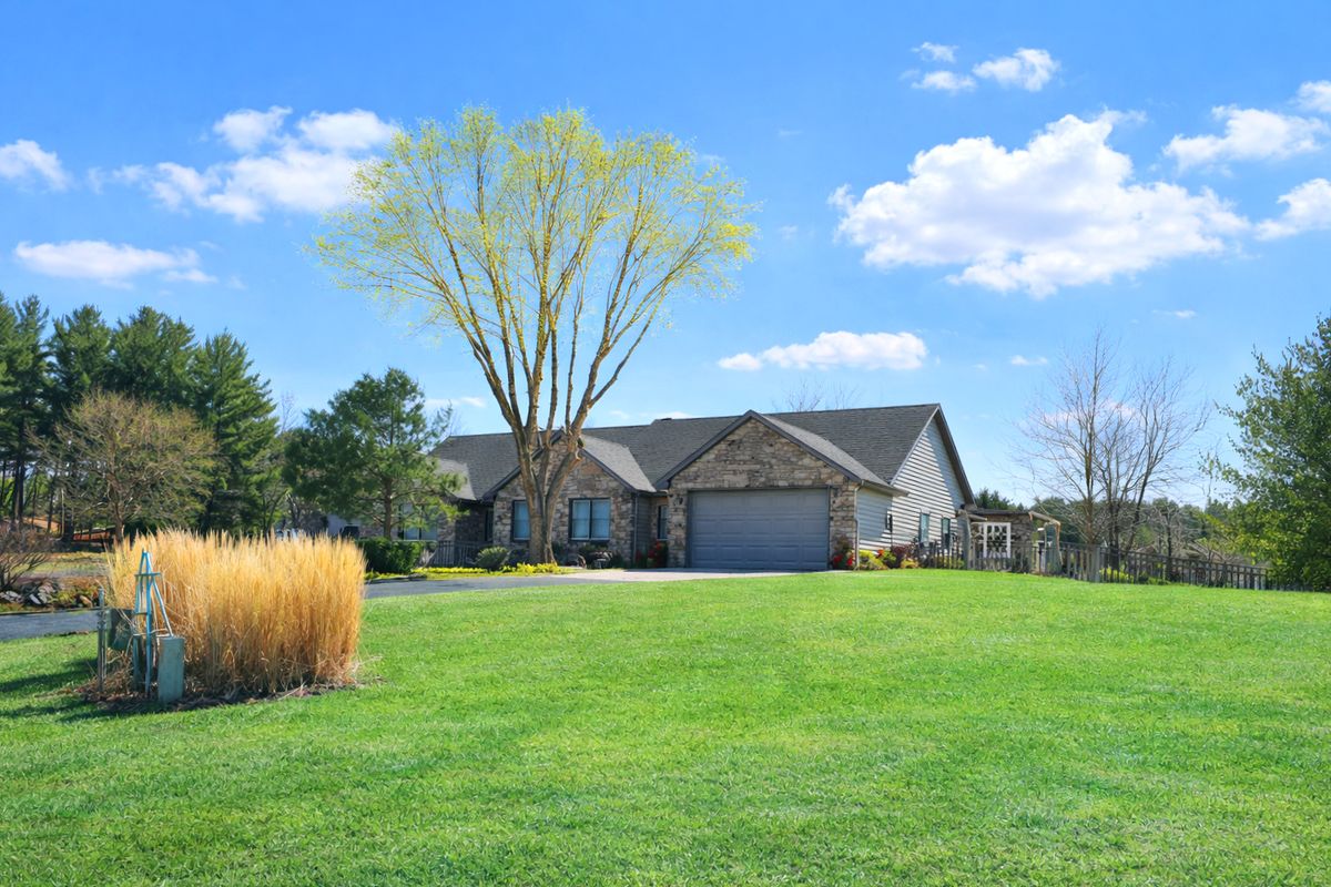 29194 Deer Valley Drive #A, Deer Grove, IL 61243