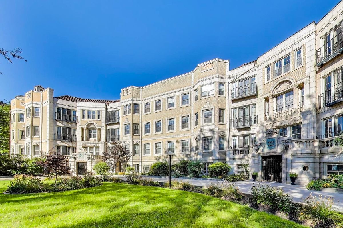 6850 South Shore Drive, Chicago, IL 60649