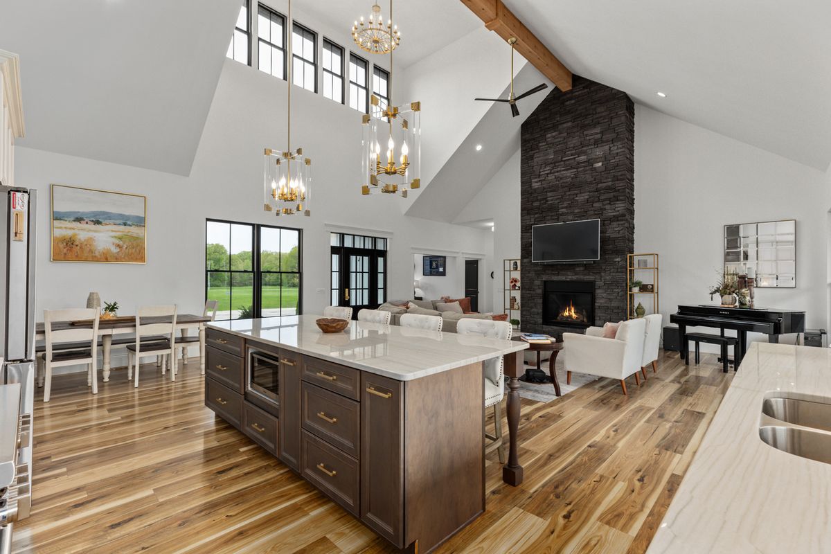 10028 E Pineridge Drive, Effingham, IL 62401