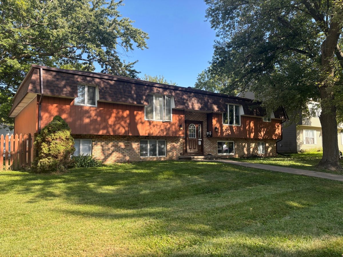 1407 Bridge Avenue, Davenport, IA 52803