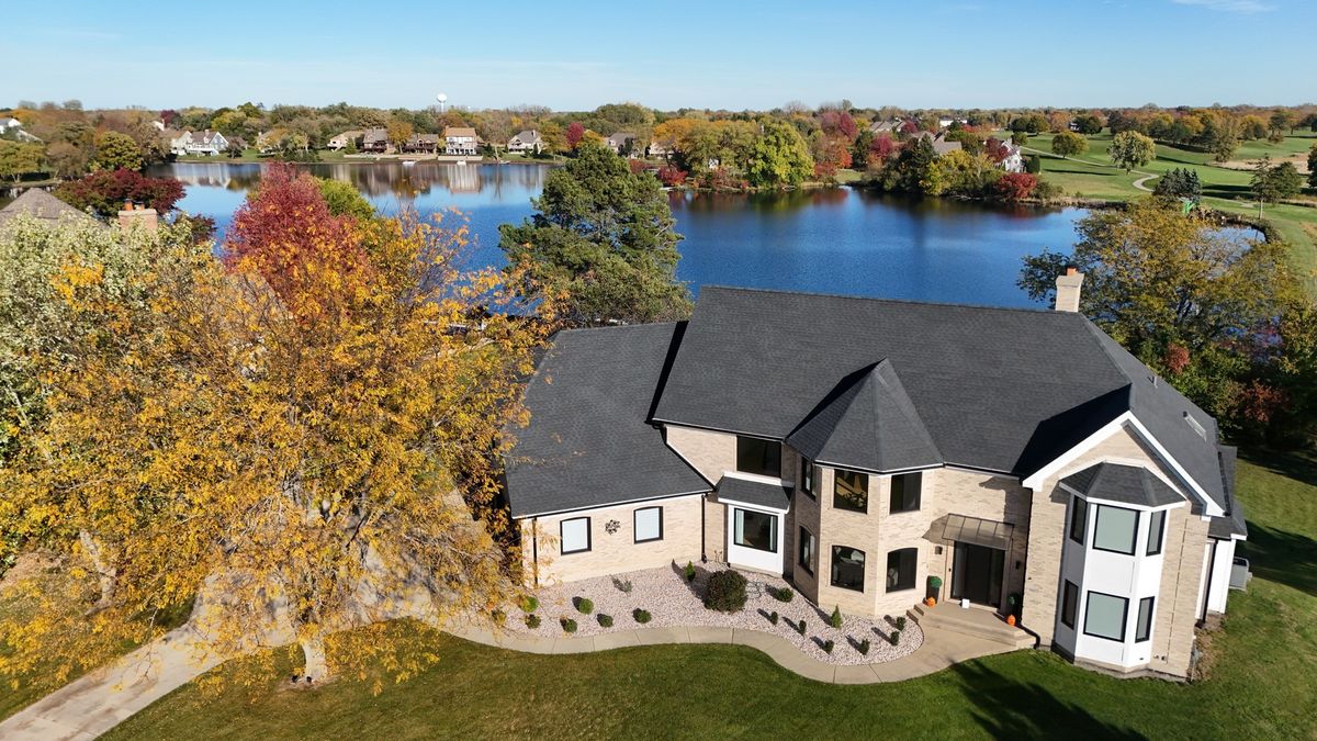 9605 Muirfield Drive, Crystal Lake, IL 60014