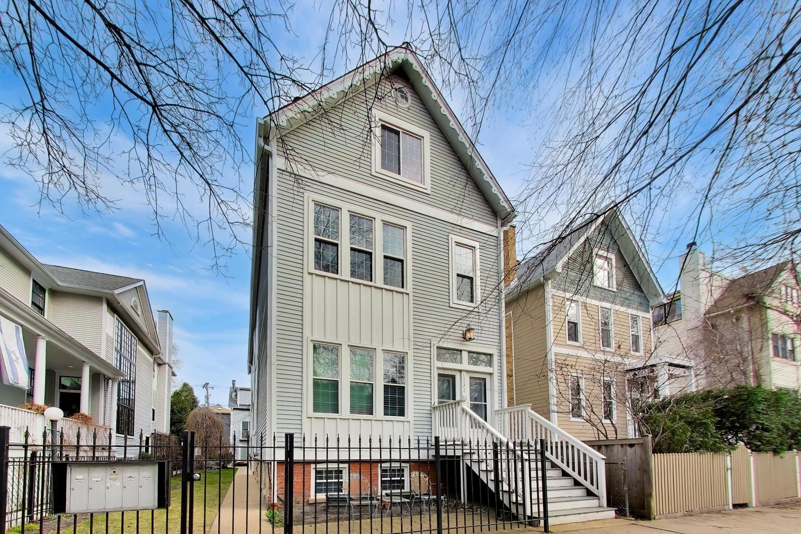 1232 W Nelson Street #B — Chicago, IL 60657