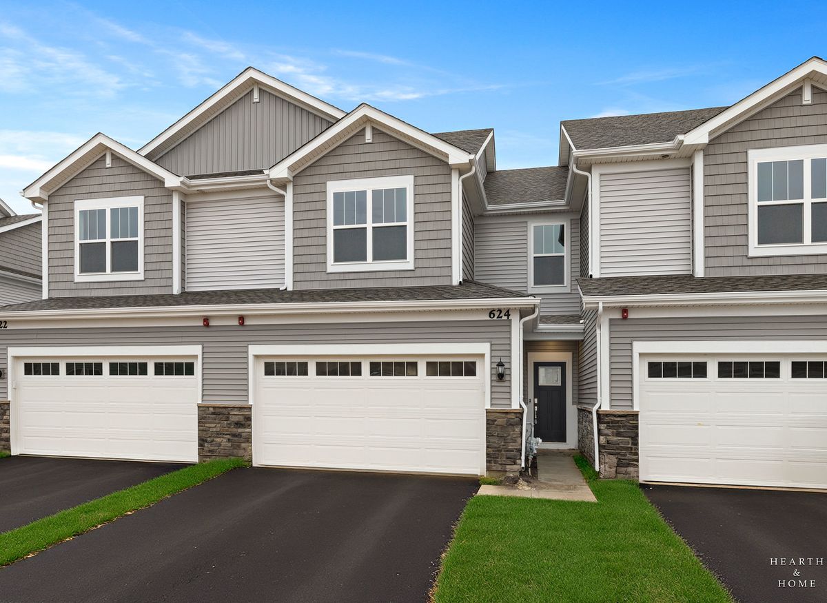 624 Cassia Court, Crystal Lake, IL 60012