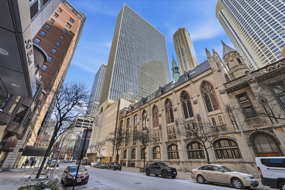 111 Chestnut Street, Chicago, IL 60611