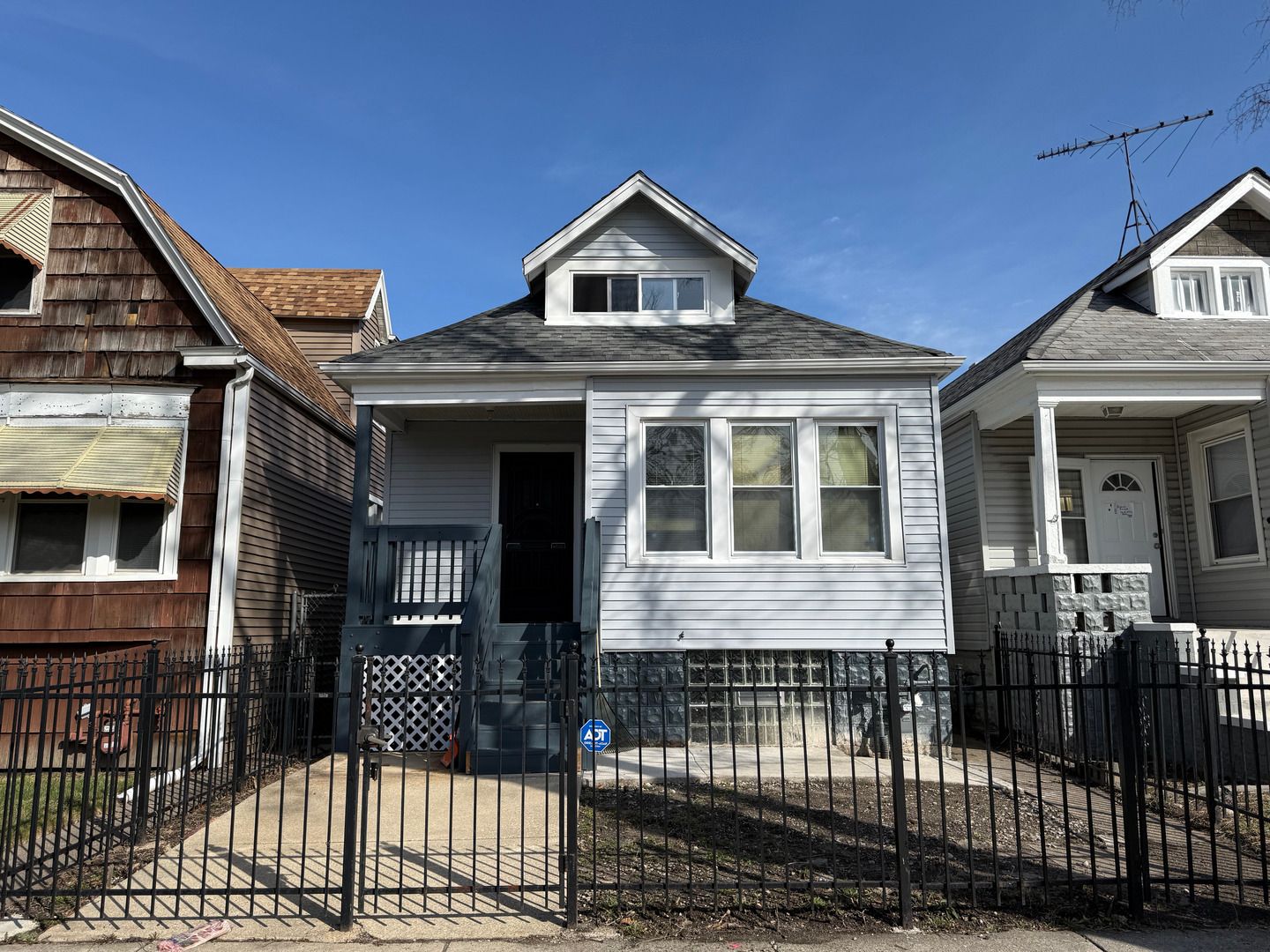 7131 S Wood Street — Chicago, IL 60636