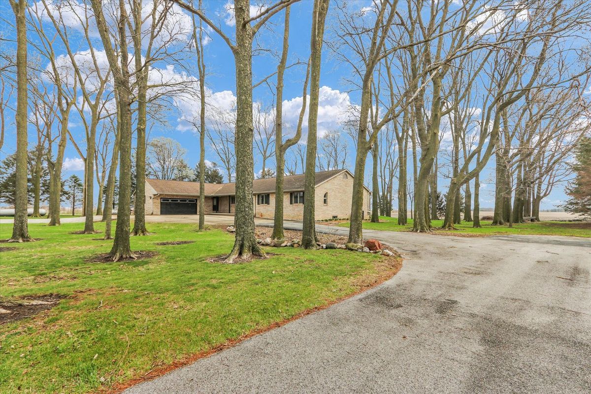 1644 County Road 200 Road, Seymour, IL 61875