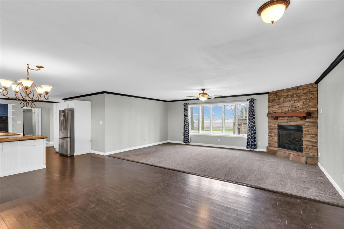 1644 County Road 200 Road, Seymour, IL 61875