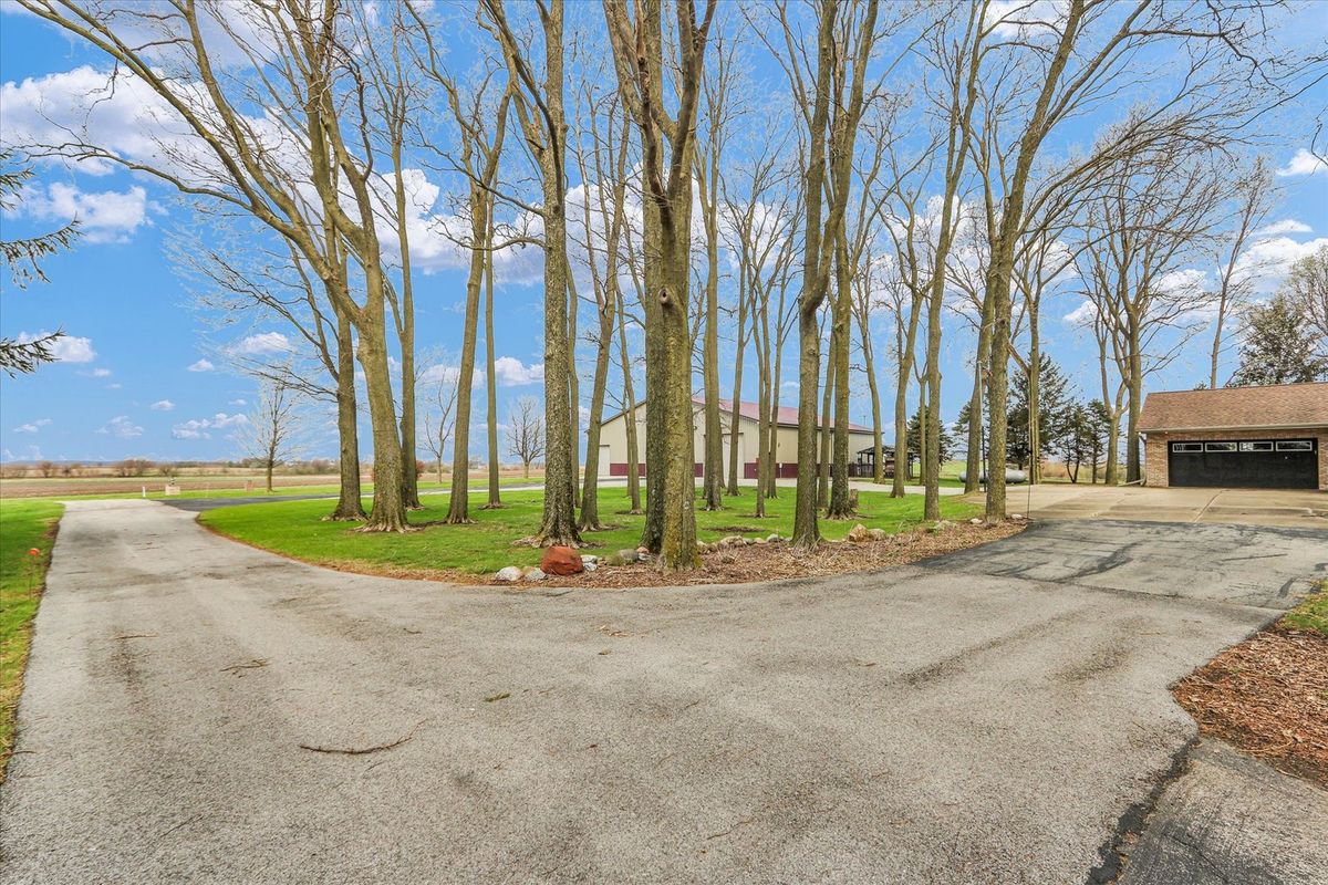 1644 County Road 200 Road, Seymour, IL 61875