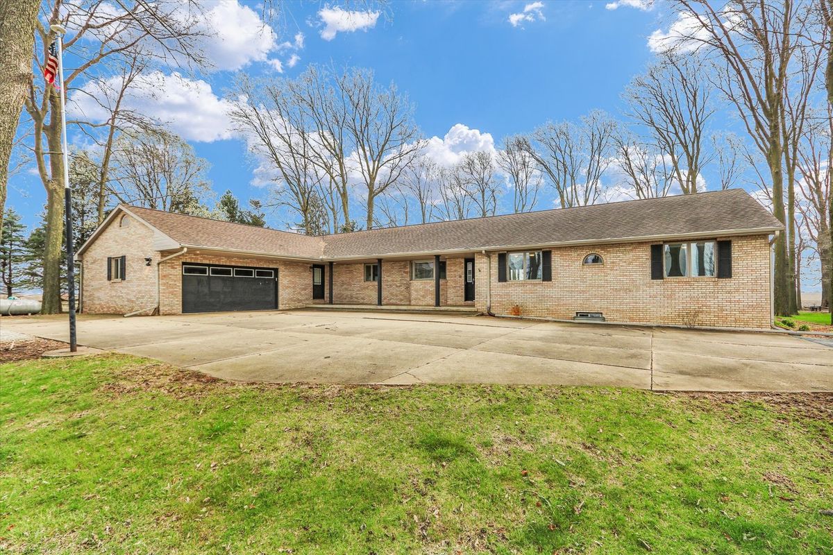 1644 County Road 200 Road, Seymour, IL 61875