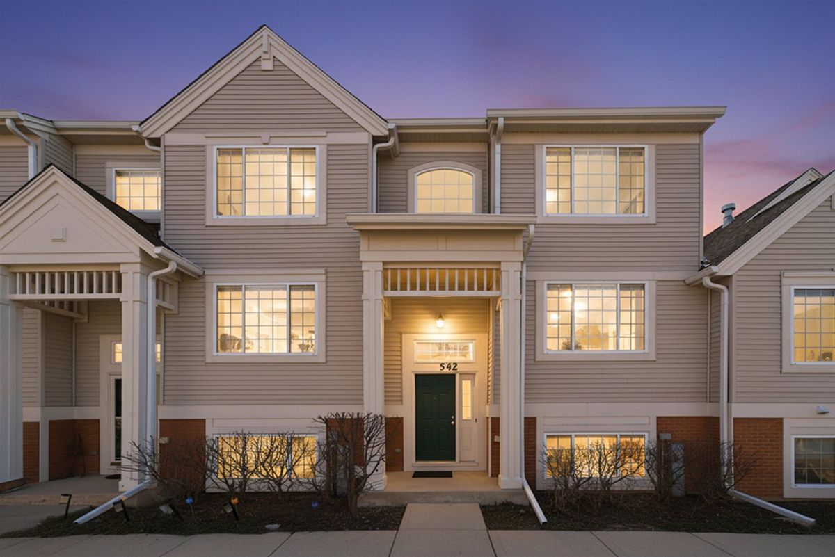542 Cary Woods Circle, Cary, IL 60013