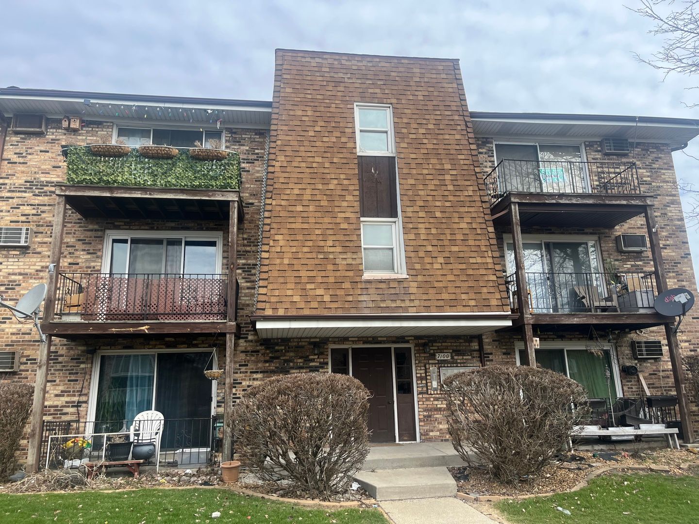 7100 99th Street #204 — Chicago Ridge, IL 60415