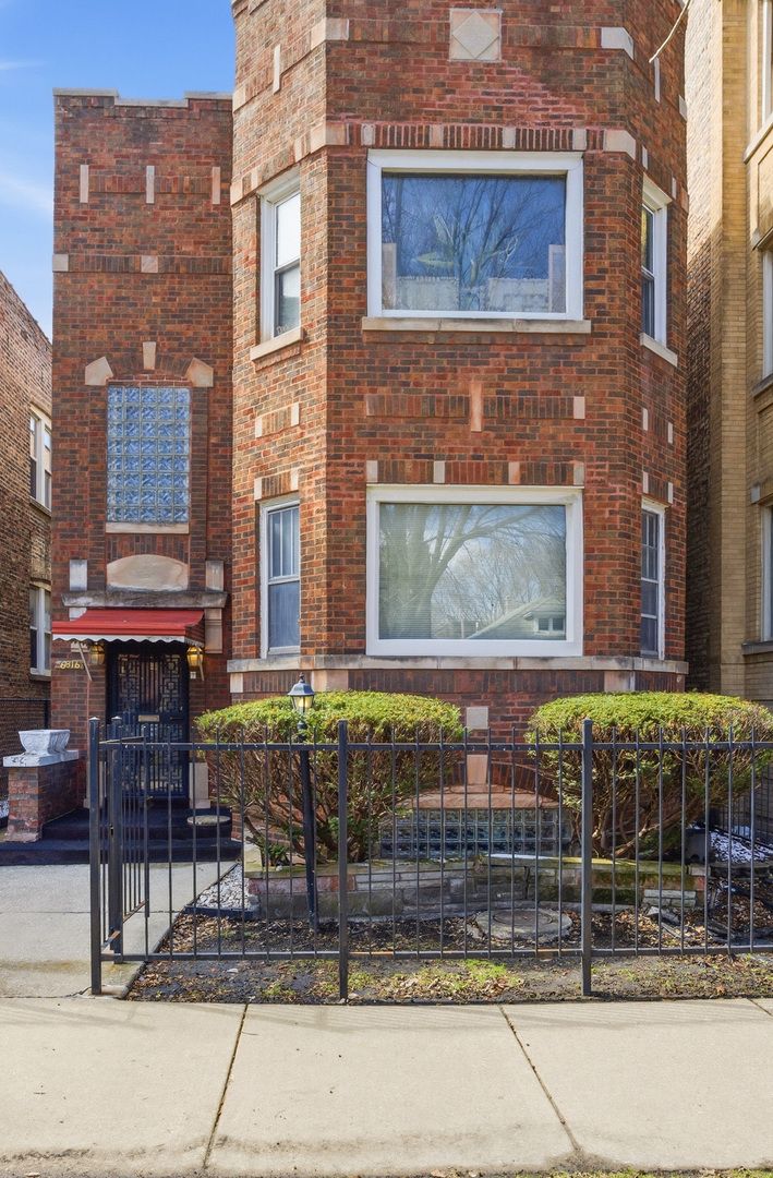 6816 S Indiana Avenue #1 — Chicago, IL 60637