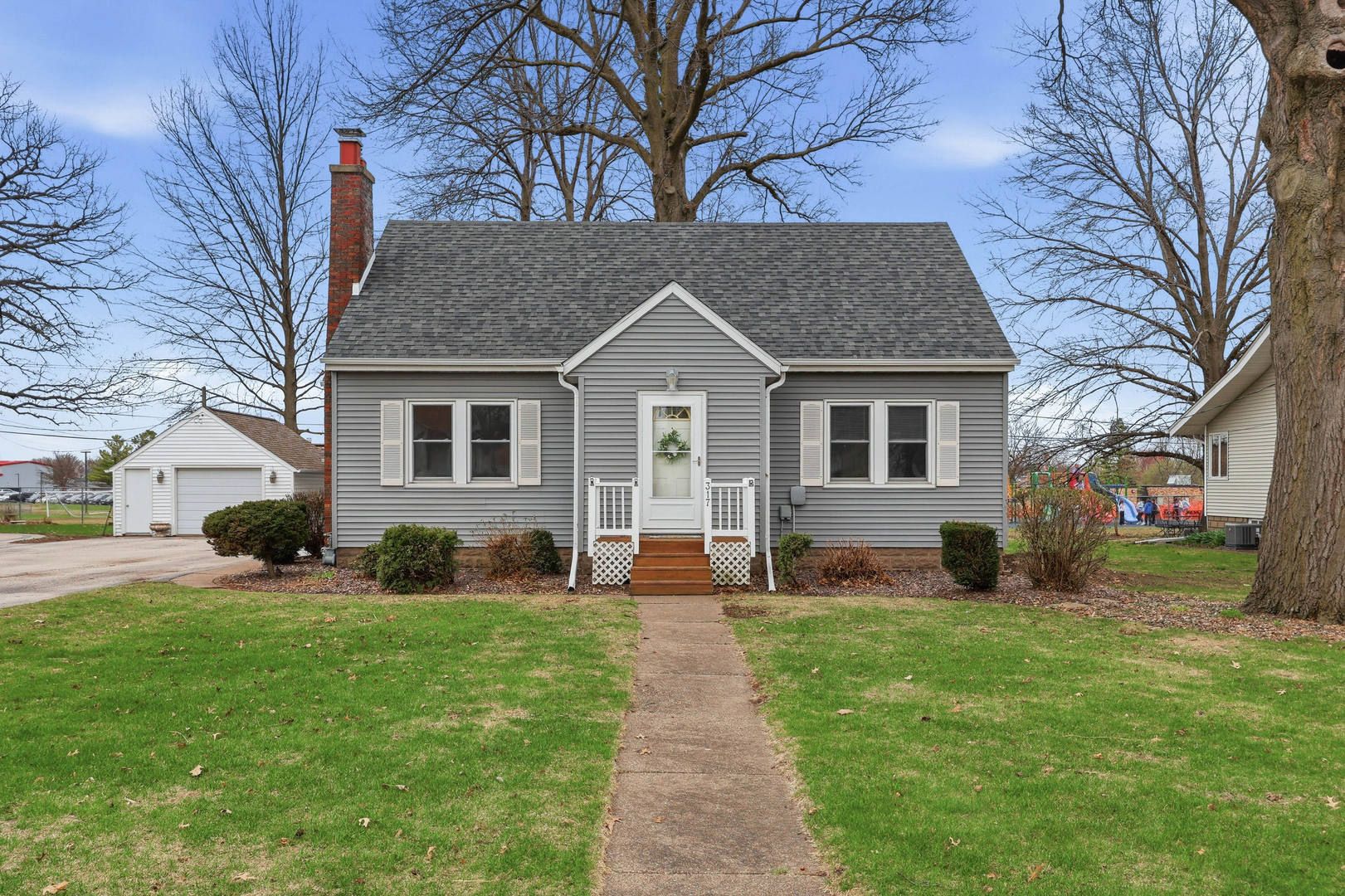 317 W Le Claire Road — Eldridge, IA 52748