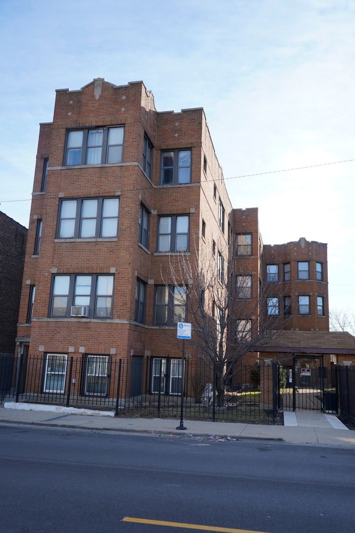 1131 S Sacramento Boulevard — Chicago, IL 60612